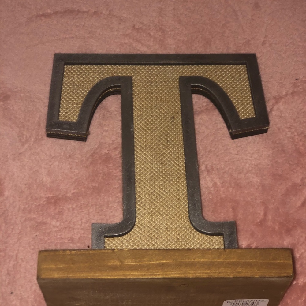 T sign